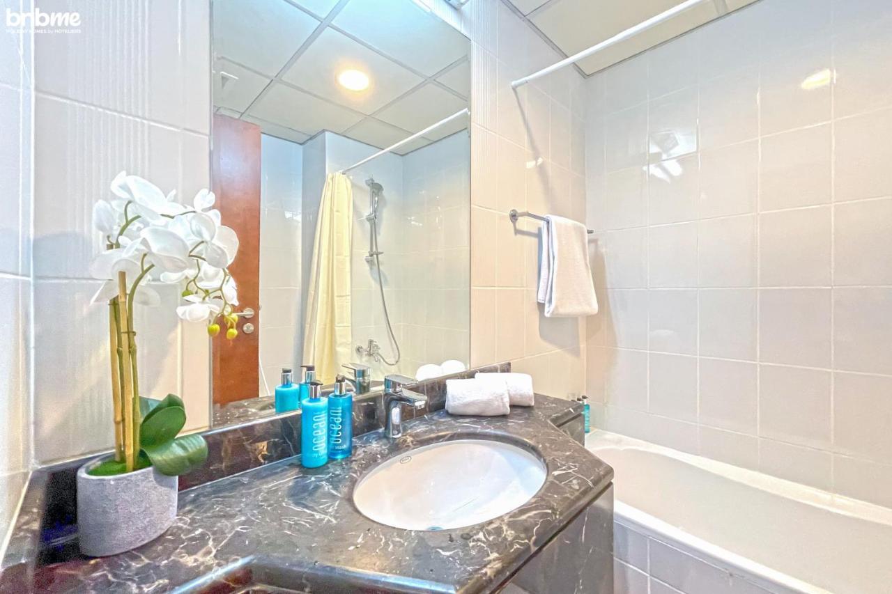 Bnbmehomes - Spacious Studio In Downtown Near Burj Khalifa - 1703 Dubai Bagian luar foto